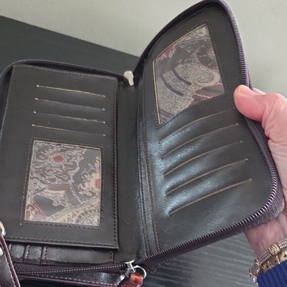 Elegant Brown Croc-Embossed Women's Bag - Picture 5 of 8